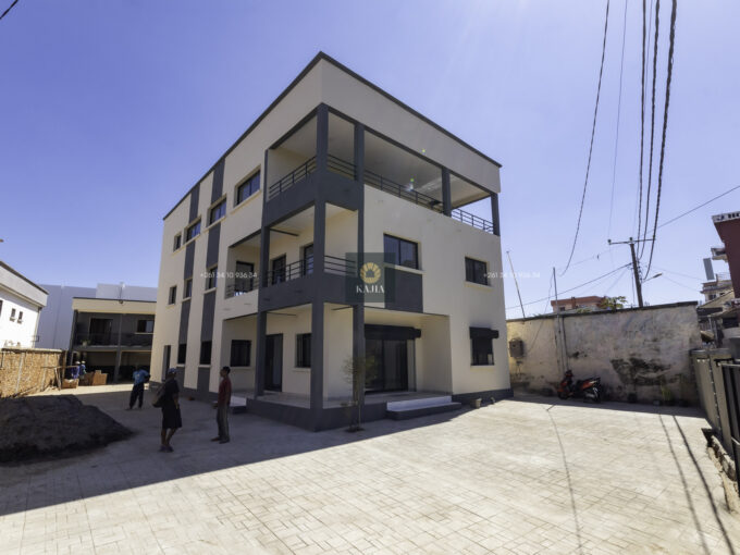 Immeuble professionnel à Talatamaty